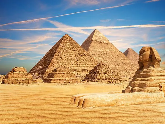 Historic Giza landmarks for an egypt budget
